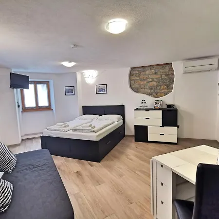 Dionea Appartement *